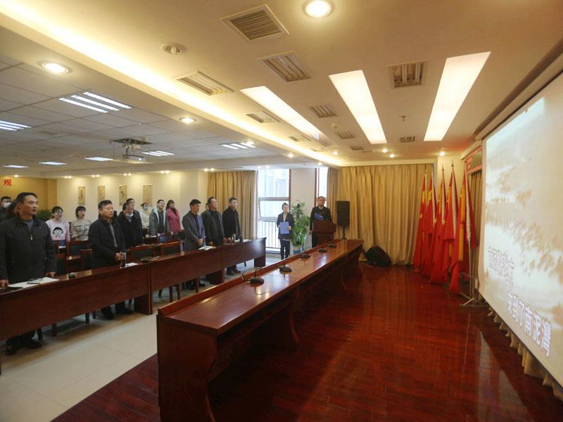 全體起立，齊唱《南泥灣》.JPG