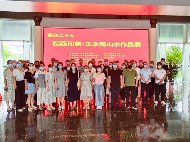 參觀畫(huà)展2.jpg